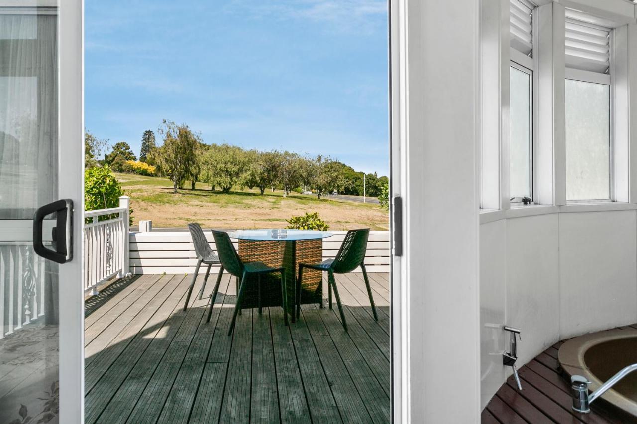 Vu Thermal Lodge - Adults Only Motel Taupo Zewnętrze zdjęcie